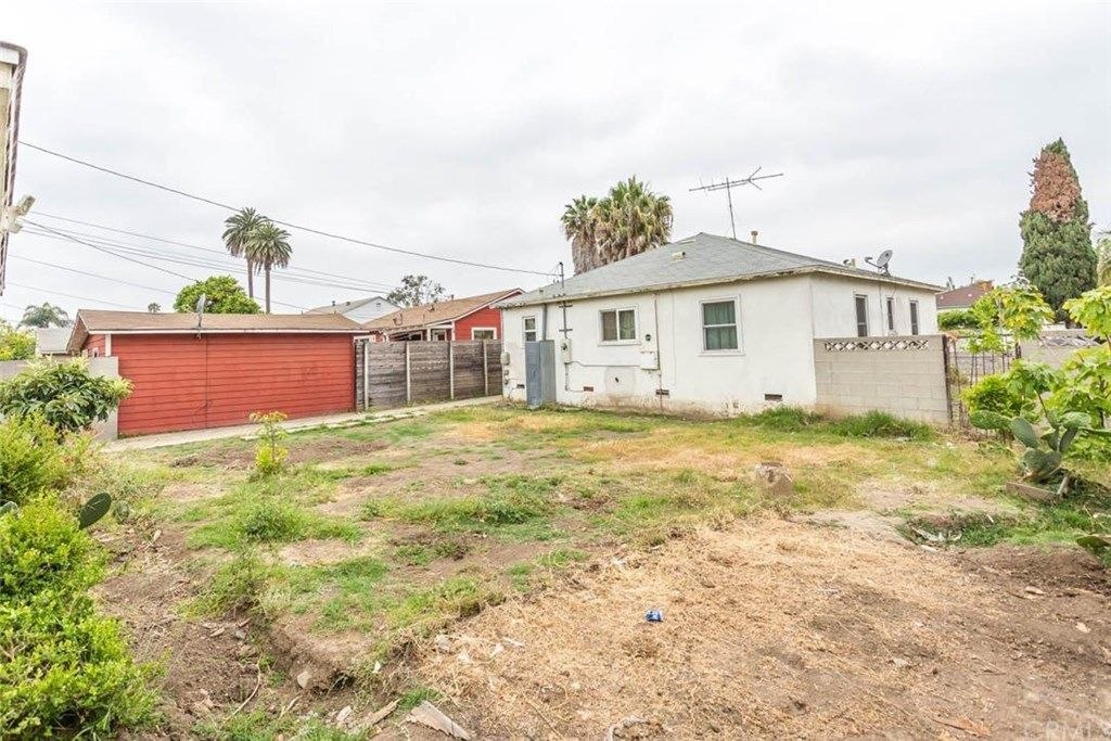 Mar Vista property exterior before renovation