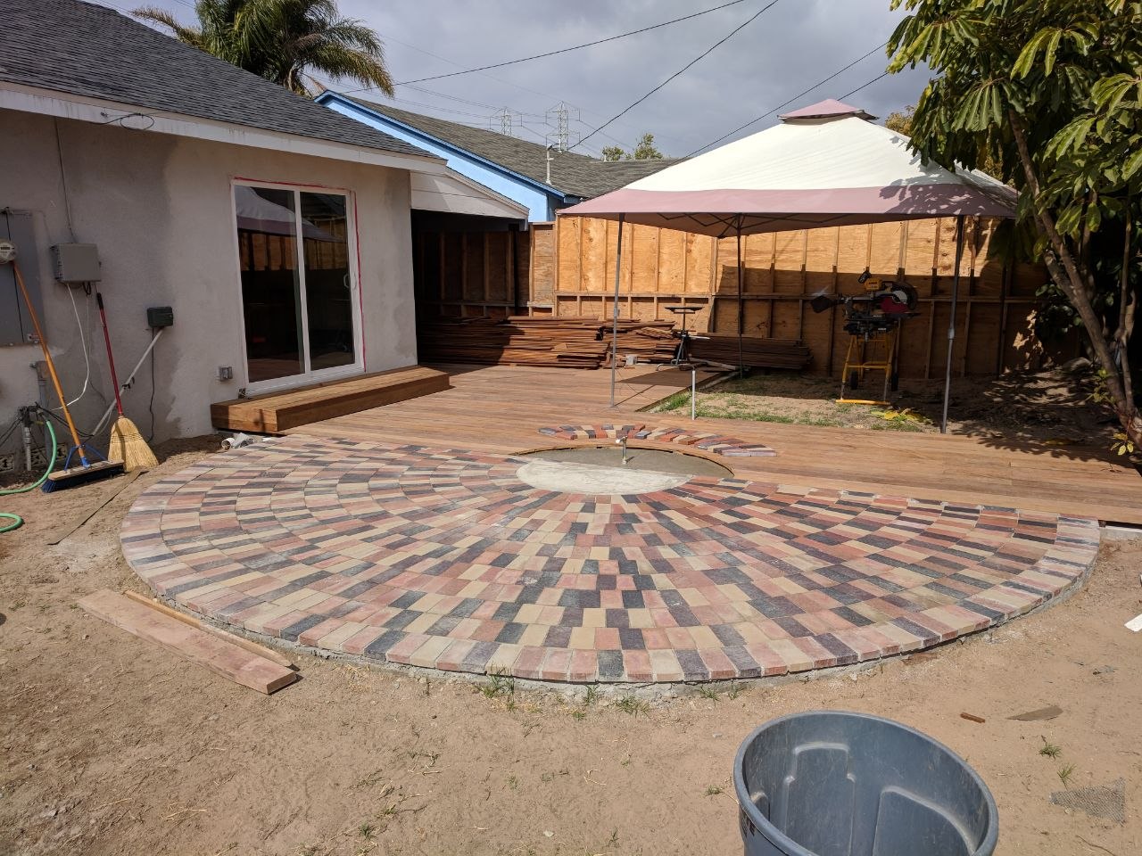 Concrete pouring with temporary structures